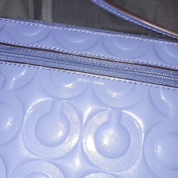 NWT! 🎁🎄 Beautiful Quilted Coach Wristlet! - Picture 4 of 15